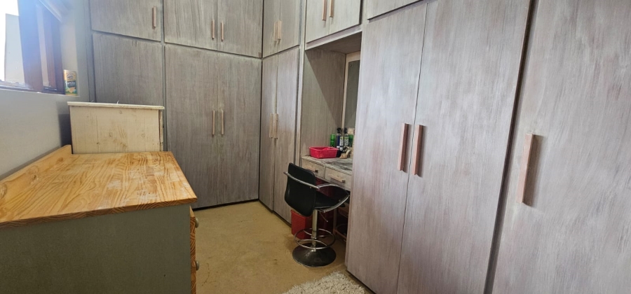 7 Bedroom Property for Sale in Middedorp Western Cape